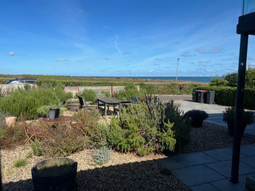 Parking at bed and breakfast hotel in Botany Bay near Margate