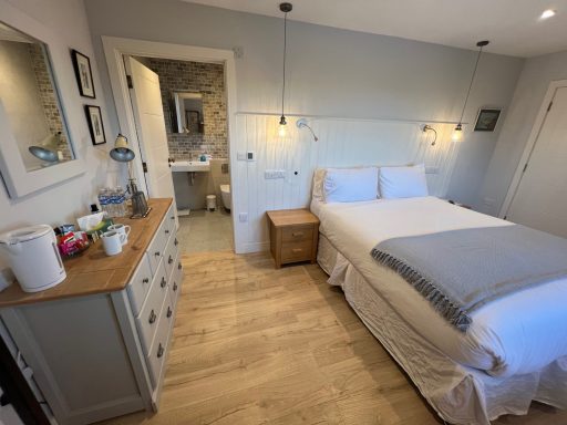 Double en-suite bedroom at bed and breakfast in Botany Bay near Margate